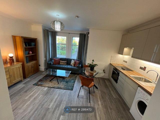 Basingstoke Road, Reading RG2, 1 bed flat to rent, £1,200 pcm | PrimeLocation