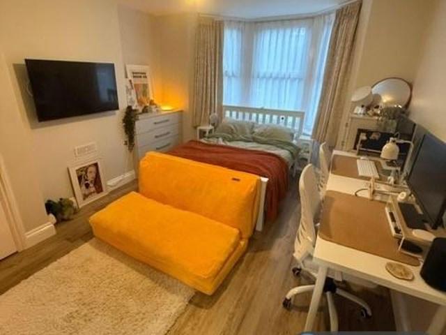 Basingstoke Road, Reading, RG2 1 bed flat to rent £1,300 pcm £300 pw