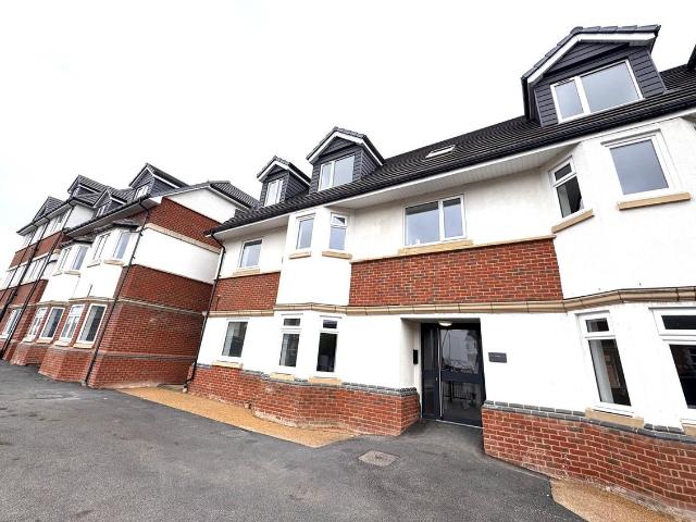 Basingstoke Road, Reading RG2, 2 bed flat to rent, £1,550 pcm | PrimeLocation
