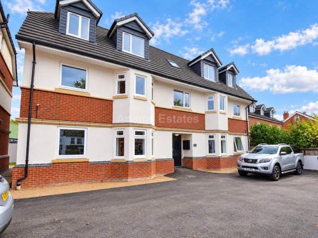 Basingstoke Road, Reading RG2, 2 bed flat to rent, £1,500 pcm | PrimeLocation