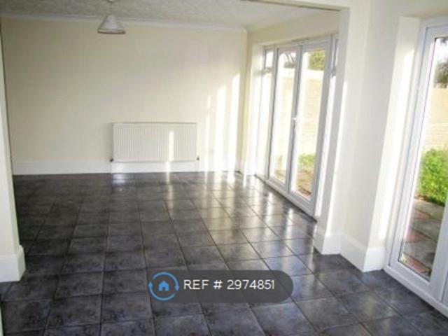 Basingstoke Road, Reading RG2, 4 bed semi detached house to rent, £2,545 pcm | PrimeLocation