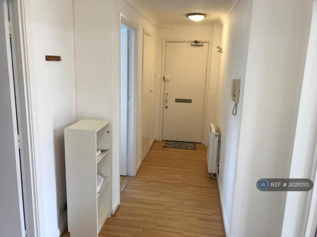 Basque Court, London, SE16 2 bed flat to rent £2,150 pcm £496 pw