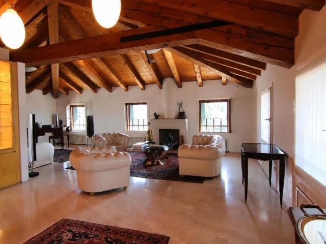 Bassano, attico con vista sul Brenta e Ponte Vecchio 129m² Bassano del Grappa