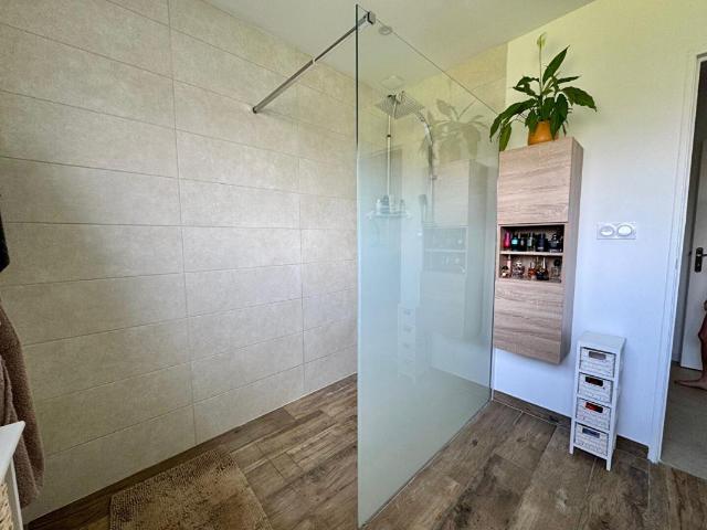 BASSENS. Maison rénovée 2024. 74 m². Jardin. Impasse au calme sans vis à vis