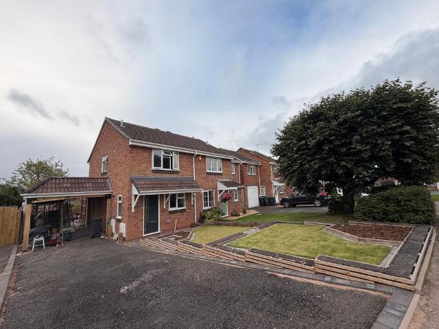 Bassett Close, Sutton Coldfield, B76 2 bed semi detached house to rent £1,300 pcm £300 pw