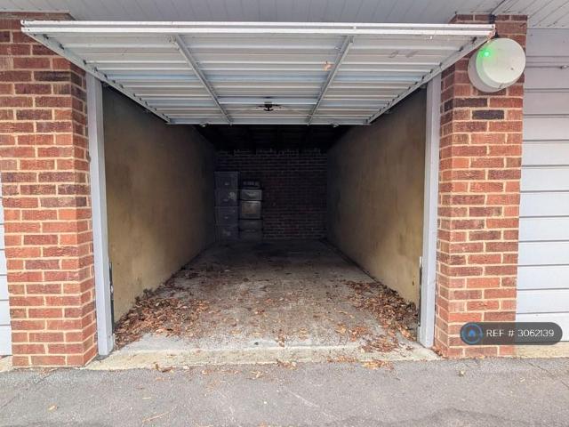 Bassett Court, Southampton, SO16 3 bed flat to rent £1,500 pcm £346 pw