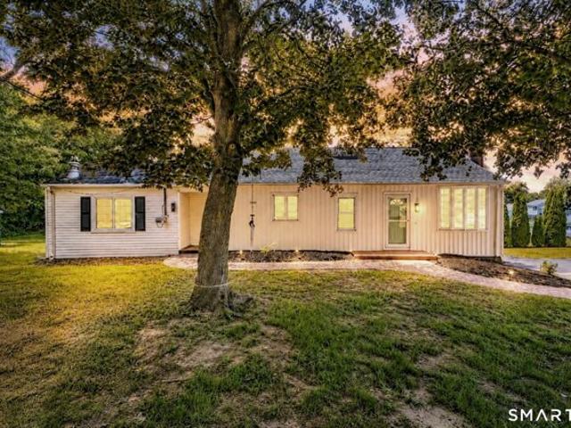 Bassett Rd, North Haven, Home For Sale