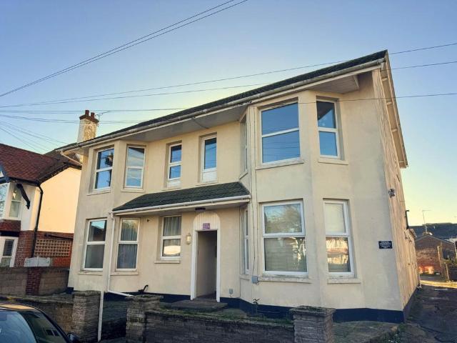 Bassett Road, Bognor Regis 1 bed flat to rent £825 pcm £190 pw