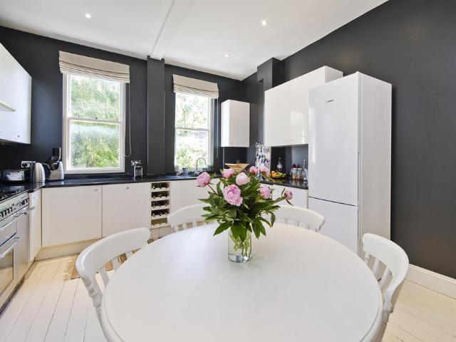 Bassett Road, London, W10 1 bed flat to rent £3,000 pcm £692 pw