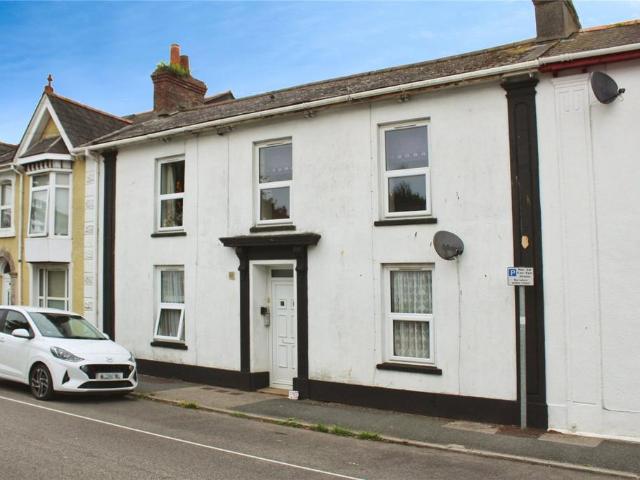 Basset Street, Cornwall TR14 1 bed flat to rent £750 pcm £173 pw