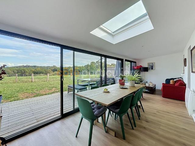 Bassussarry Bourg, maison de plain pied rénovée, vue dégagée sur la campagne