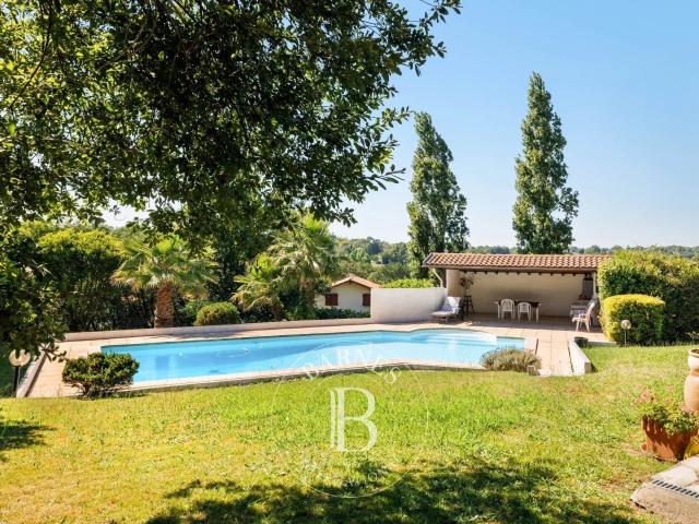 Bassussarry, Maison Lumineuse Avec Piscine 180m² Bassussarry