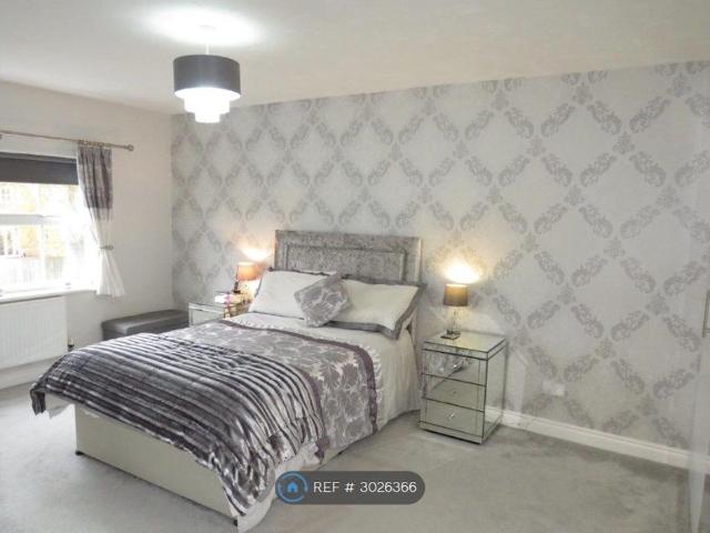 Battalion Drive, Northampton NN4, 4 bed detached house to rent, £1,950 pcm | PrimeLocation
