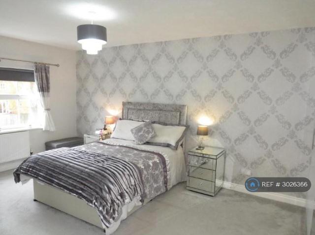 Battalion Drive, Northampton, NN4 4 bed detached house to rent £1,950 pcm £450 pw