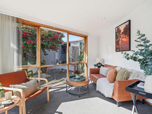 Battery Point Cottage with Parking