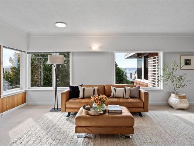 Battery Point Residence