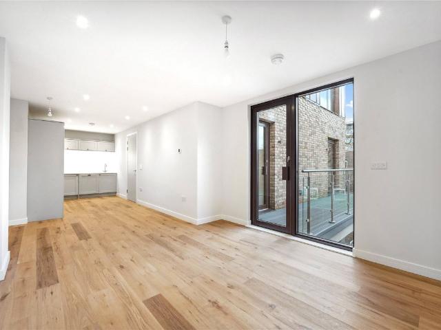 Battersea High Street, London SW11, 2 bed flat to rent, £2,800 pcm | PrimeLocation