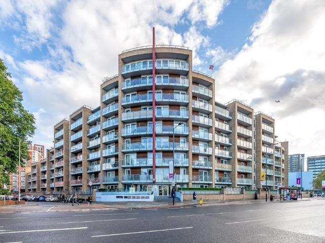 Battersea Park Road, Battersea Park. 1 bed flat to rent £2,400 pcm £554 pw