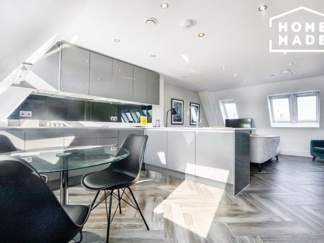 Battersea Park Road, London SW8, 2 bed flat to rent, £3,350 pcm | PrimeLocation