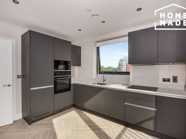 Battersea Park Road SW8, 1 bed flat to rent, £2,650 pcm | PrimeLocation