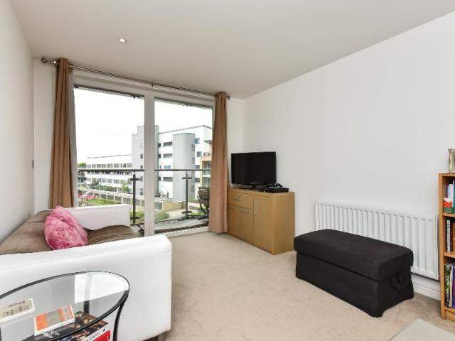 BATTERSEA PARK ROAD, SW8 1 bed flat to rent £2,097 pcm £484 pw