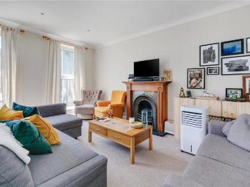 Battersea Rise, London SW11 1 bed flat to rent £2,250 pcm £519 pw