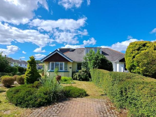 Battersway Road, Paignton TQ4 2 bed detached bungalow to rent £1,350 pcm £312 pw