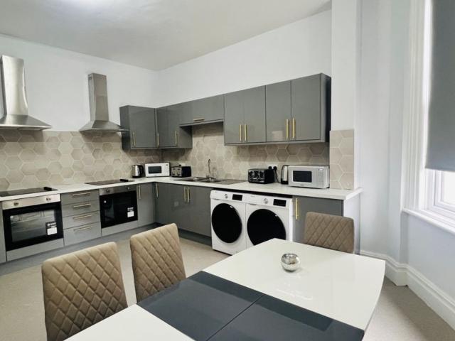 Battison Crescent, Stoke On Trent ST3, 2 bed shared accommodation to rent, £695 pcm | PrimeLocation