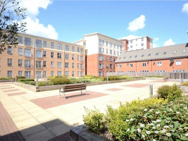 Battle Square, Berkshire RG30 2 bed apartment to rent £1,475 pcm £340 pw