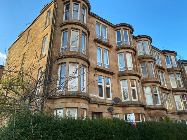 Battlefield Avenue, Battlefield. 2 bed flat to rent £825 pcm £190 pw