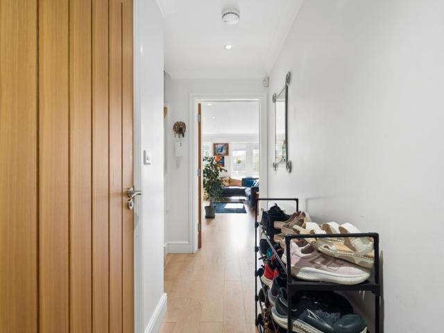 Battlers Mews, Radlett WD7 4 bed detached house to rent £3,750 pcm £865 pw
