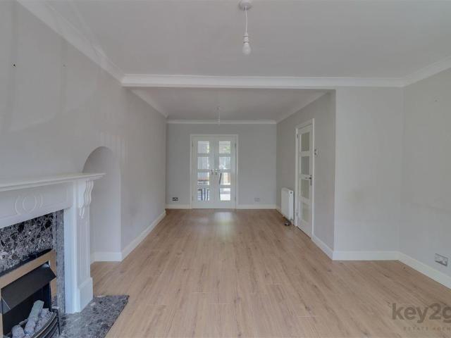 Batworth Drive, S5