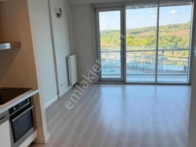 Batışehirde Balkonlu Aylık Ödemeye Uygun Boş Kiralık 1+0 Daire