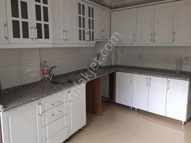 Batı Kışla'ya Yakın 3 + 1 Geniş Ara Kat Daire