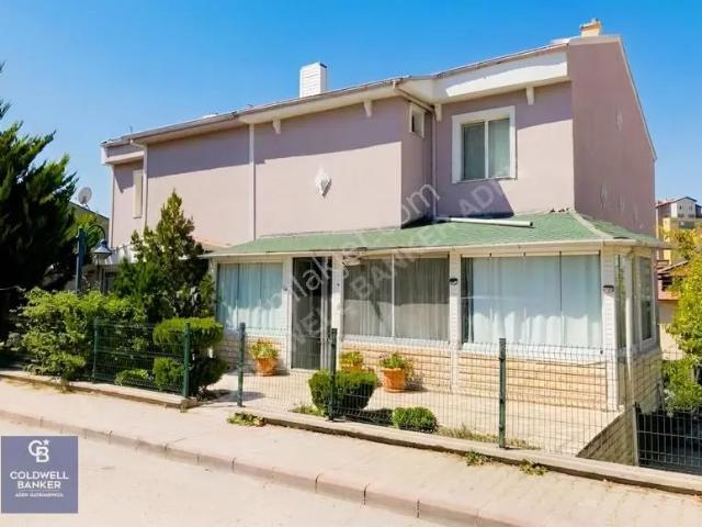 Batıkent Çakırlar'da 5+2 Satılık Şerefiyeli Köşe Villa