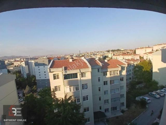 Batıkent Emlak'tan Merkezi Yerde Manzaralı Ferah Yapılı Daire