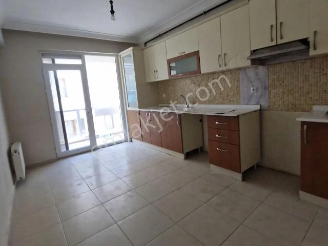 Batıkent Mahallesinde Ara Kat Balkonlu 3+1 Daire