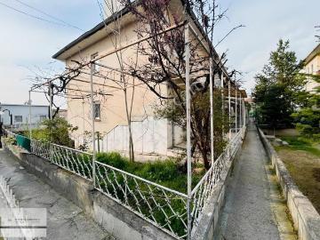 Batıkent Metro İstasyonu'na 1 Km Mesafede Köşe Triplex