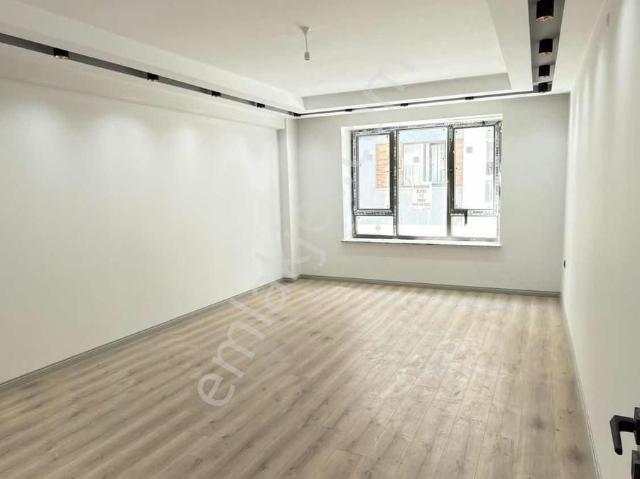 Batıkente Masrafsız! 137m2, Kombili Ve Ankastreli Satılık Daire
