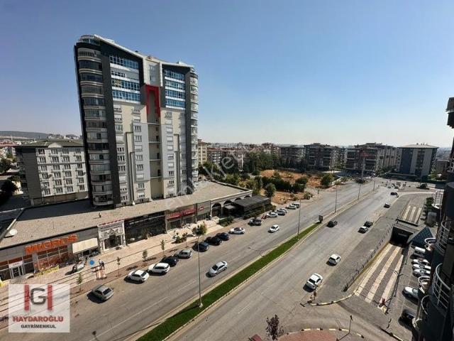 Batıkent'te Kiralık 4+1 Geniş Site İçi Daire 215m²