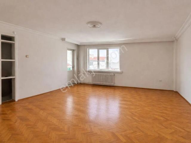 Batıkent'te Satılık 3+1 Daire, 100m², Kent Birlik Sitesi