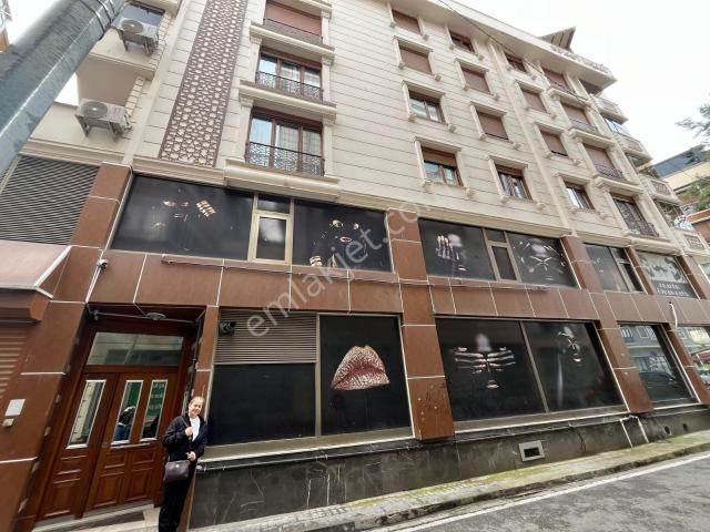 Batı Mahallesi Balkonlu Cadde Üzeri 3+1 Satılık Daire