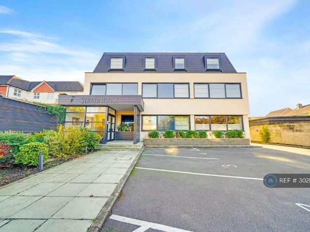 Batavia Road, Sunbury On Thames, TW16 1 bed flat to rent £1,250 pcm £288 pw