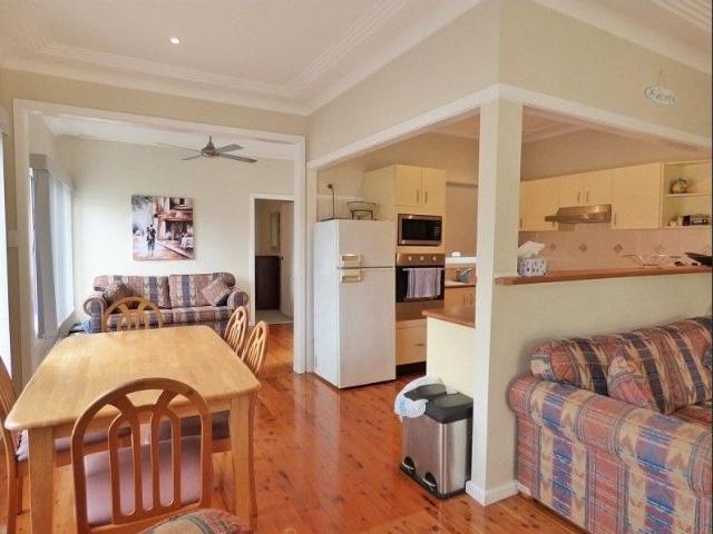 BATEAU BAY BEACH LIVING