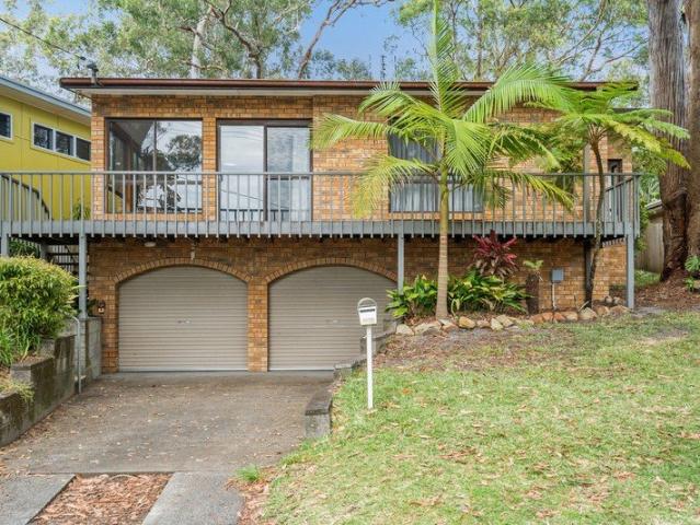 BATEAU BAY BEACH. 2 3 bedroom home