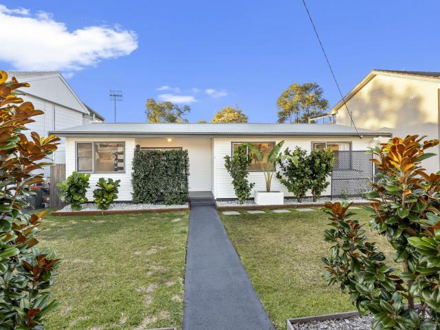 Bateau Bay, 7 Sabrina Avenue