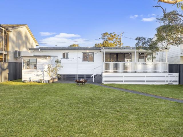 Bateau Bay, 7 Sabrina Avenue