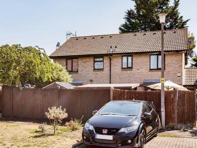 Bates Close, George Green, Slough SL3, 1 bed end terrace house to rent, £1,450 pcm | PrimeLocation