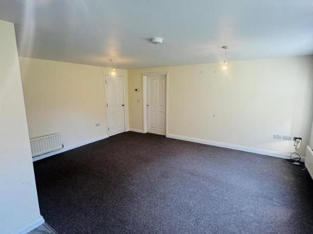 Bates Close, Loughborough LE11 2 bed flat to rent £895 pcm £207 pw