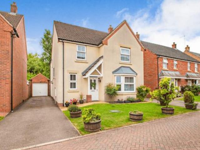 Bath Road, 4 Bedroom Detached